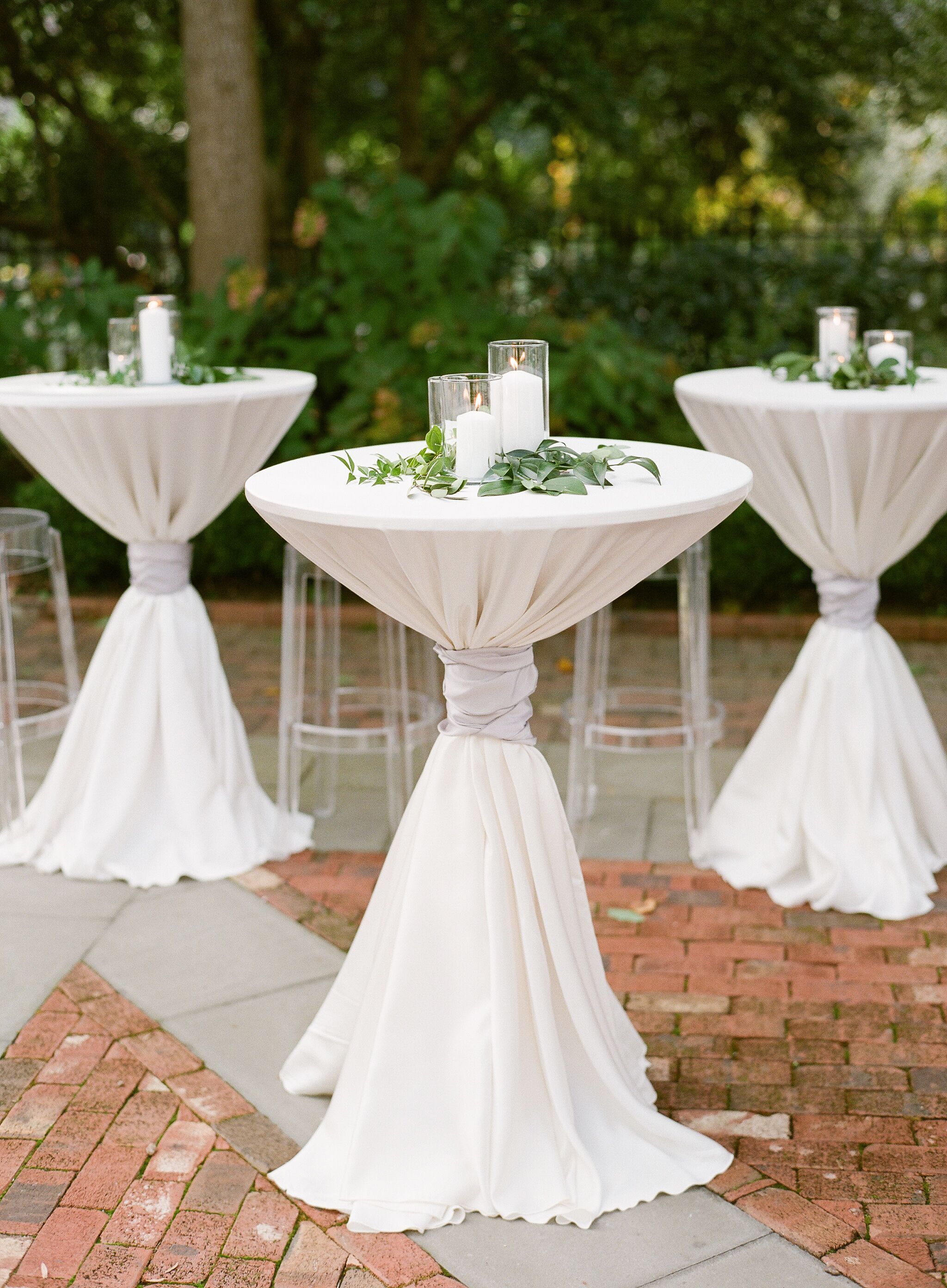Cocktail table rentals online
